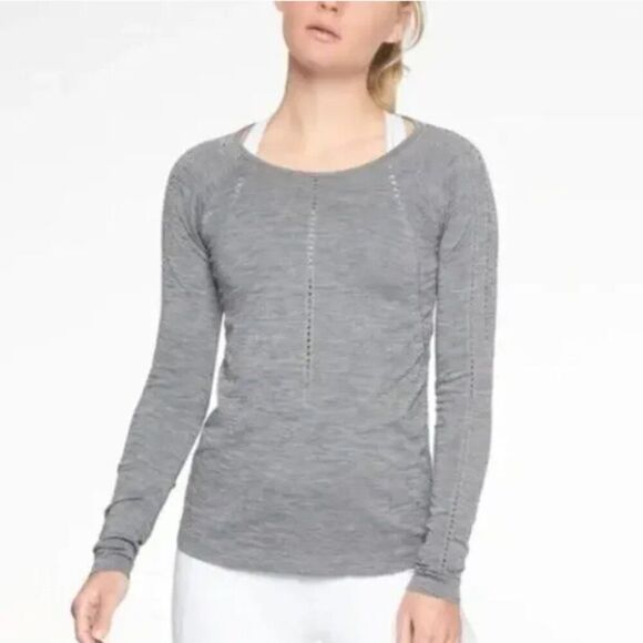 ATHLETA Foothill Perforated Long Sleeve Top in Heather Medium Grey Size Small - Picture 1 of 4